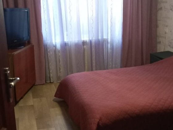 Хозяйка.Сдам комнату в 3кв.только девушке Днепр