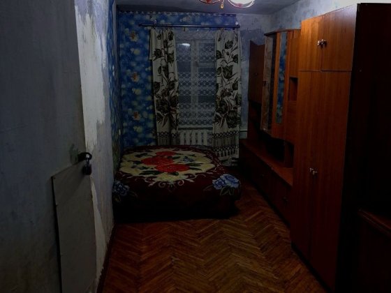 Здається кімната у Шевченківському районі, тільки для дівчат