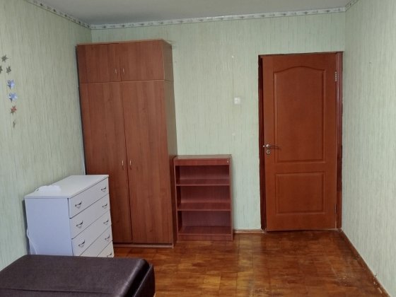 сдам кімнату  під ключ,для дівчини.  5000. (Комунальні  включени у вартість)