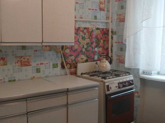 Сдам большую комнату с лоджией на проспекте Небесной сотни без хозяйки. Одесса