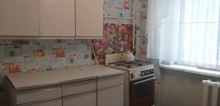 Сдам большую комнату с лоджией на проспекте Небесной сотни без хозяйки. - фото 1