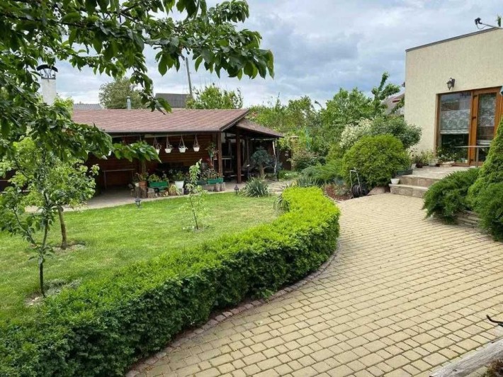 *Продаж будинку 400м.кв. р-н "Казбет", тихий центр. - фото 1