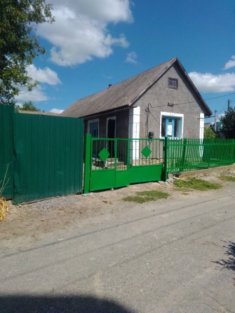 Продам будинок в смт.Сутиски - фото 1
