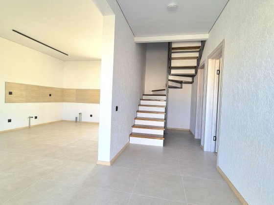 Новий будинок з ремонтом 125 кв.м 4 кімнати 8 сот р-н вул. Параджанова Житомир