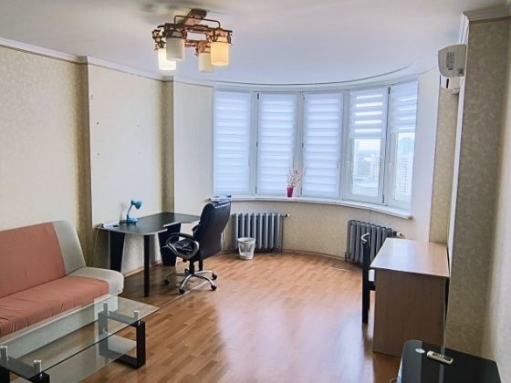 Здам з 05.10.2026 в оренду ВЕЛИКУ 26м² кімнату по вул. Срібнокільська 22 від ВЛАСНИКА м. Осокорки - 