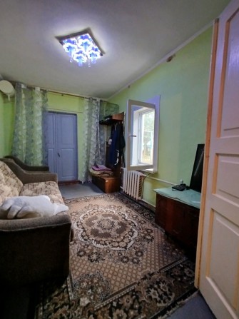 Продам частину будинку з окремим подвір'ям та в житловому стані - фото 1