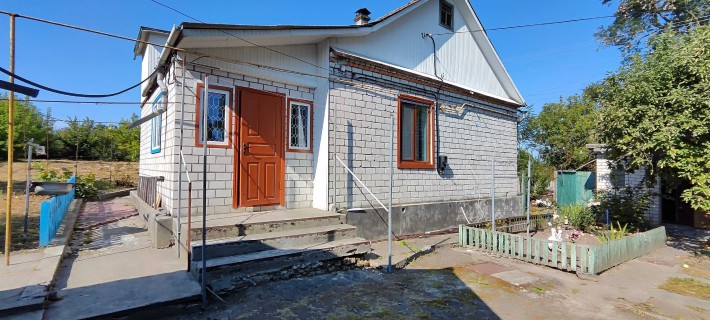 Продається одноповерховий цегляний будинок земельною ділянкою. - фото 1