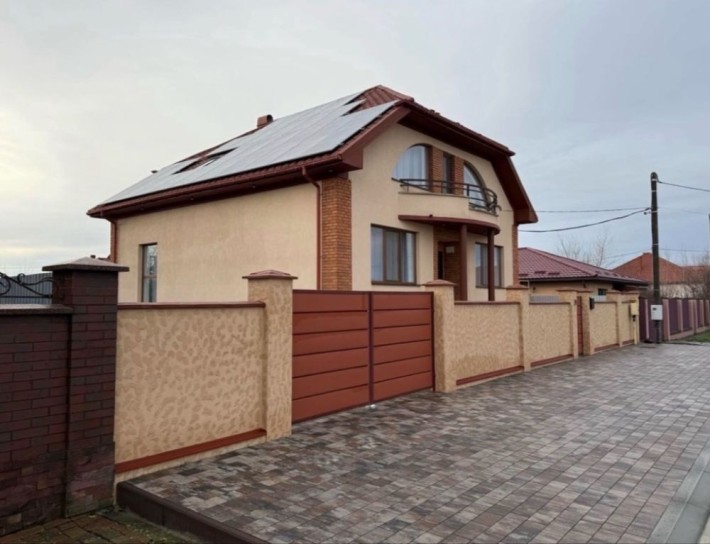 Продаж добротного будинку, газове опалення, сонячні панелі - фото 1