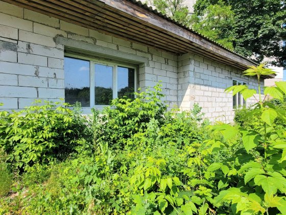 Будинок в місті біля річки Житомир