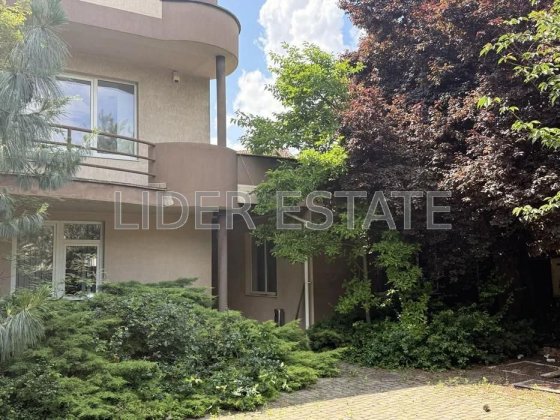 Продам будинок 4 кімн, 470 м², 8 соток в Ужгороді! Комфорт та простір для вашої родини. Ужгород