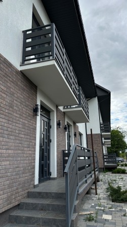 Продам новий котедж з ремонтом і меблями - фото 1