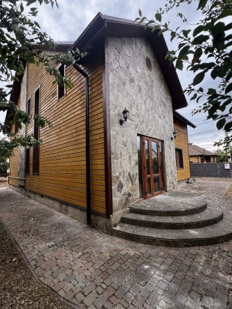 Продаю просторий двоповерховий будинок у місті - фото 1