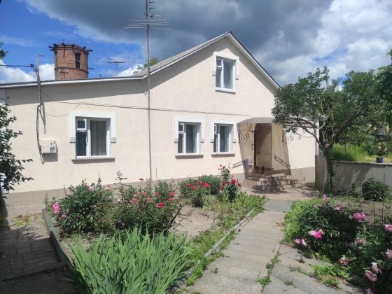 Продам  частину будинку площею 125 м.кв. з власним двором в Житомирі Житомир