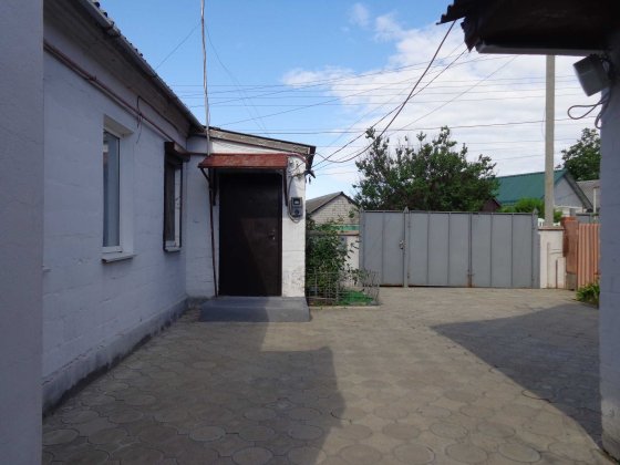 Затишний будинок на 2 входа, з ремонтом, гаражем та плодючім садом- заходь і живі ! Днепр