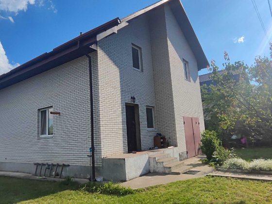 Продається новий двоповерховий цегляний будинок.4 кімнати.Гараж.10 соток приват\землі Житомир