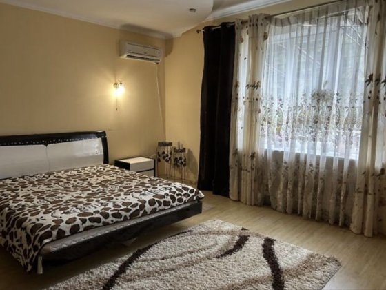 Продам просторий будинок 240 м² + баня з басейном + гараж | 6,7 сотки | Торг Житомир