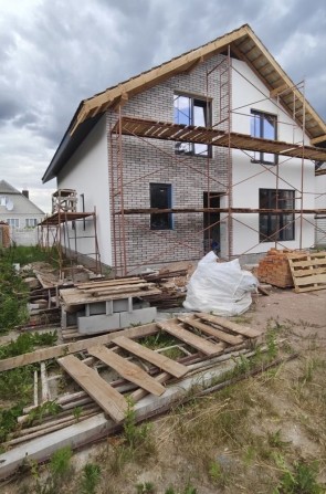 Новий будинок у процесі будівництва | Свердловина | 11 кВт | Тераса | Навіс. - фото 1