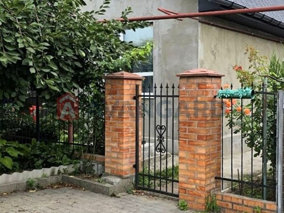 Будинок 2022 року будівництва і ще один маленький на додачу, для родичів Запоріжжя