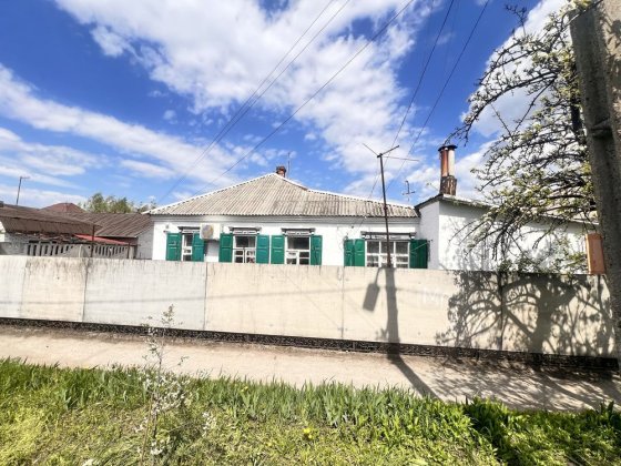 Продам пол дома ул.Байкальская район ресторана Эдбург Дніпро