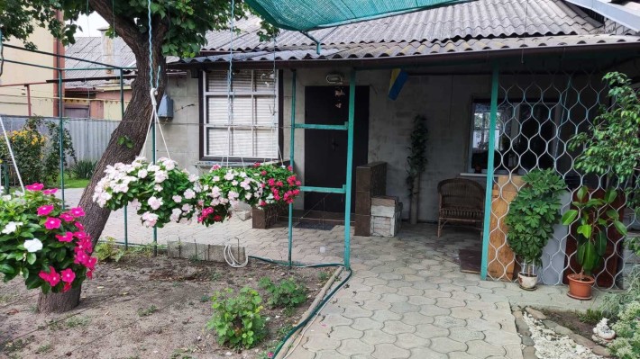 Продаж великого одноповерхового будинку на дві половини у центрі правого берегу. - фото 1