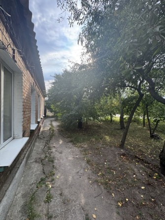 Продам пів будинку в окремому дворі р - н Новомиколаївки - фото 1