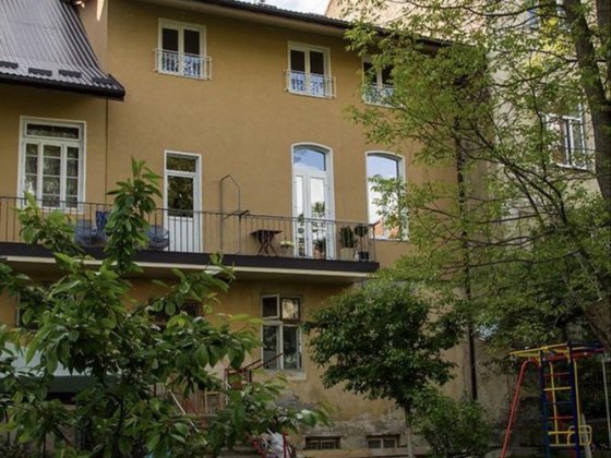 Продаж 3х кімнатноі дворівневоі квартири по вул.Чупринки в будинку особняку Львів