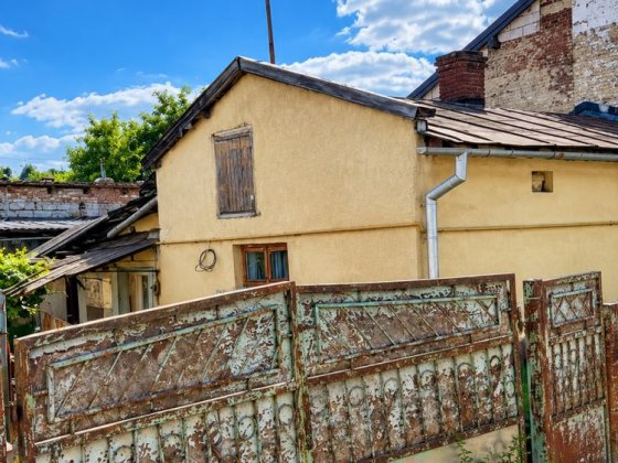 Будинок в м. Львів вул. Зимова- Бічна Варшавська(під кап  ремонт або  реконструкцію) Львів