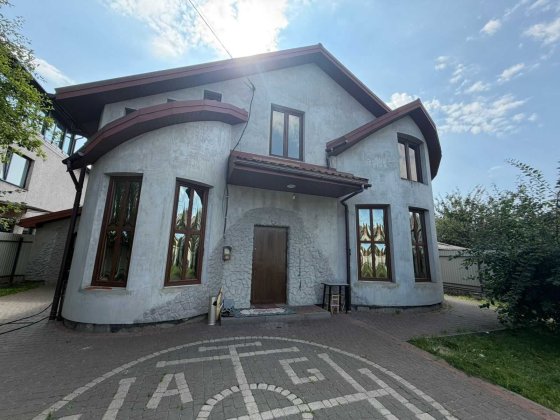 Продаж будинок з ремонтом 280м² ділянка 6,5сот вул Варшавська 375000$ Львов
