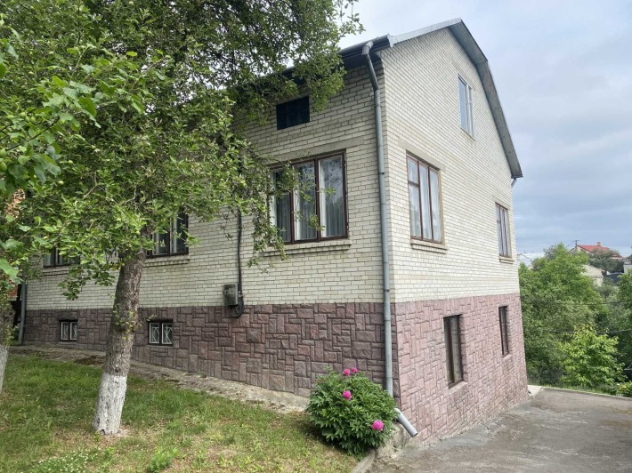 Великий особняк у м. Львів на 10 сотках із садом та господарською зоною. БЕЗ КОМІСІЇ - фото 1