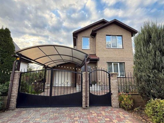 Продам автономный дом 200 кв.м. Золотые ключи, 8 соток. Центр 15 минут Днепр