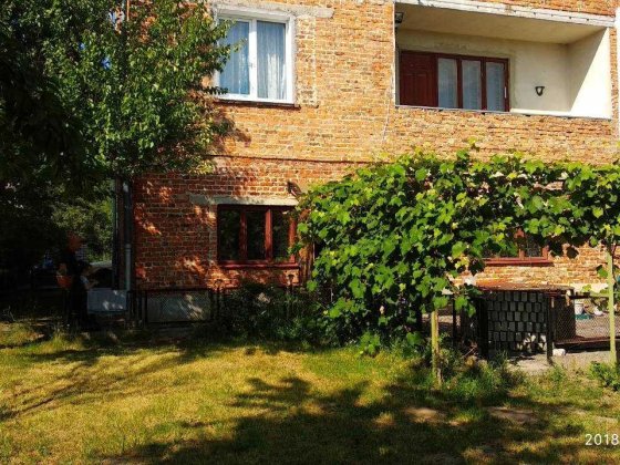 Продаж спареного будинку у Винниках і 4,2 сотих ділянка Львов