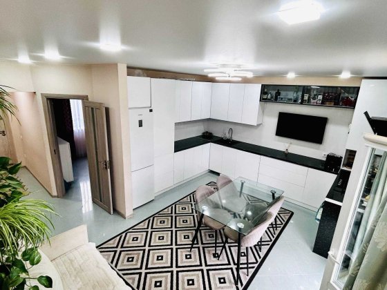 Продаж. Сучасний таунхаус з гаражем. 3 кімнати, 82 квадрати. Ремонт 2023 року. Ближнє Старе місто Винница