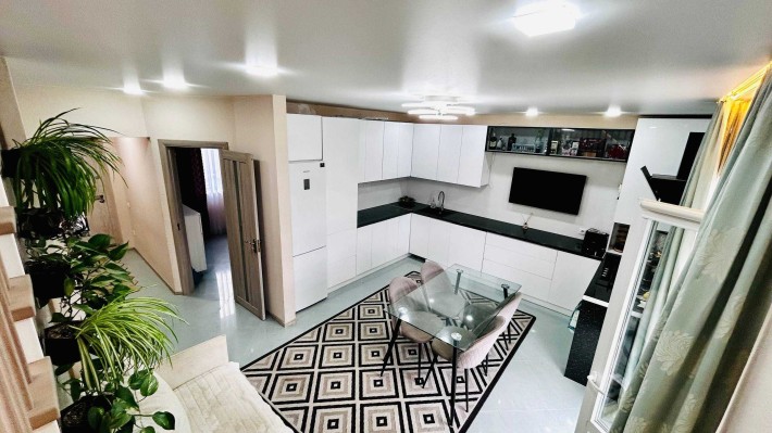 Продаж. Сучасний таунхаус з гаражем. 3 кімнати, 82 квадрати. Ремонт 2023 року. Ближнє Старе місто - фото 1