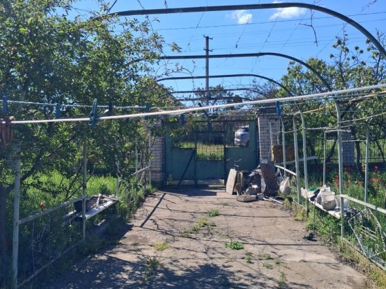 Продам дом в Николаеве 17 соток огород  выходит  к реке  требует кап ремонт Николаев