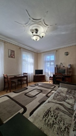 Продається будинок в центральній частині міста - фото 1