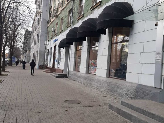 Здам магазин\послуги з новим ремонтом. Яворницького 74. Червона лінія з окремим входом. Ро Днепр
