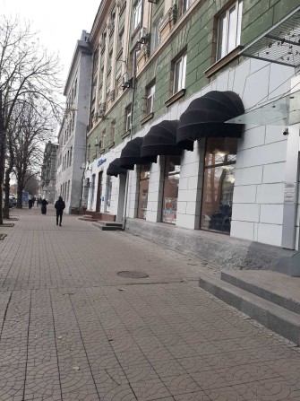 Здам магазин\послуги з новим ремонтом. Яворницького 74. Червона лінія з окремим входом. Ро - фото 1