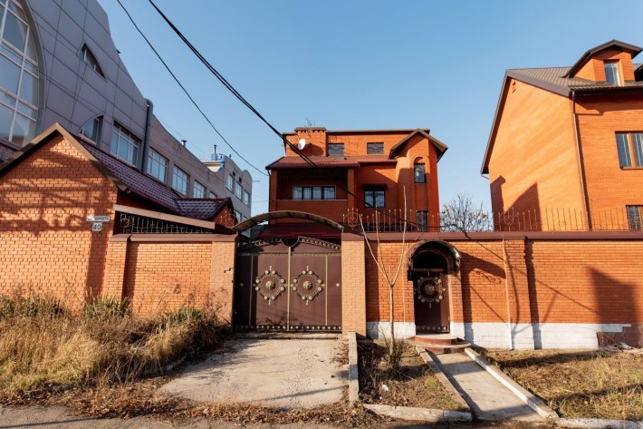 ПРОДАМ ЕЛІТНИЙ, НАДІЙНИЙ БУДИНОК, Центр. ремонт 2024 року!!! - фото 1