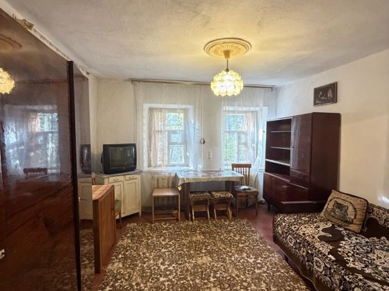 Продаю 1/2 приватного будинку з окремим подвірʼям 11 Лінія- зуп. Космос Николаев