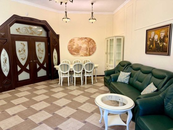 Власник Продам котедж 2-х поверх.,10 соток , бомбосховище, біля парка,метро Студентська Салтівка ТОР Харьков