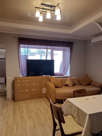 Дом 80 м² на 2 сотках с ремонтом! 2 спальни, кухня-гостиная, место под авто - фото 1