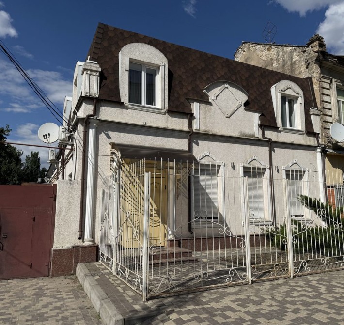 Будинок в центрі міста - фото 1