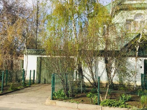 Продам капитальный дом с просторным двором и гаражом на 7 станции Фонтана. Одеса