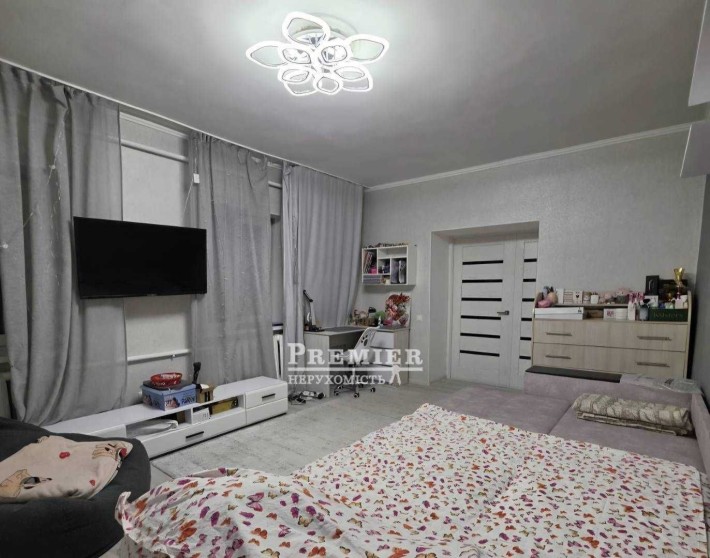Будинок в Одесі, 3 кімнати, якісний ремонт, гараж та місця для авто - фото 1