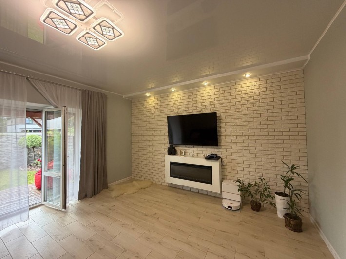 Продаж таунхауса 140 м² з ремонтом у Петропавлівській Борщагівці! - фото 1