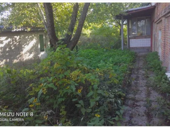 Продам пол дома в Новобоварском р-не. Свой двор 8 сот Отличная ценаTB Харьков