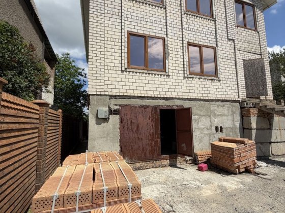 В продажу 2х поверховий будинок в Матвіївці , 250 кв м Миколаїв