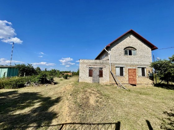 Продам недобудований будинок! Варварівка! Скважина! 10 соток землі . Николаев