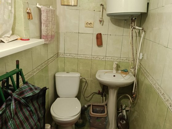 Продам Дом в Лесках,5 ком. 3 входа, 3 кухни, 3 в/у, можно на 3 семьи, въезда нет. Николаев