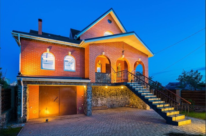 Продам ексклюзивний будинок в Києві біля метро Академмістечко. - фото 1